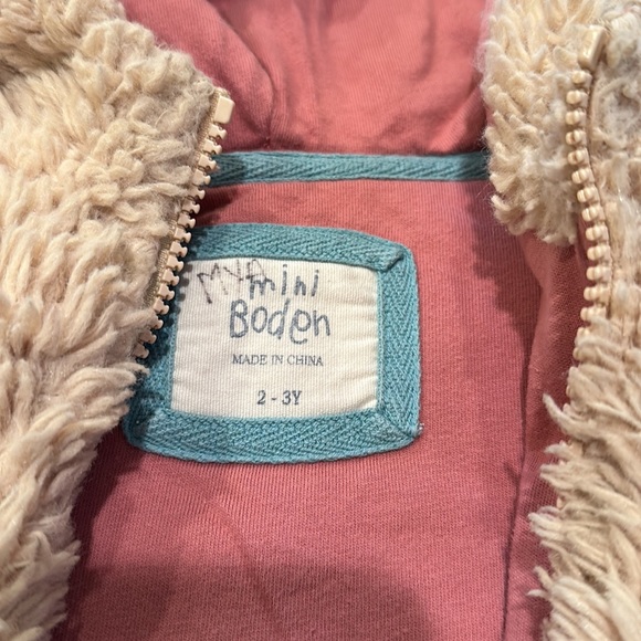 2-3 year EUC mini Boden fuzzy vest - Picture 2 of 3